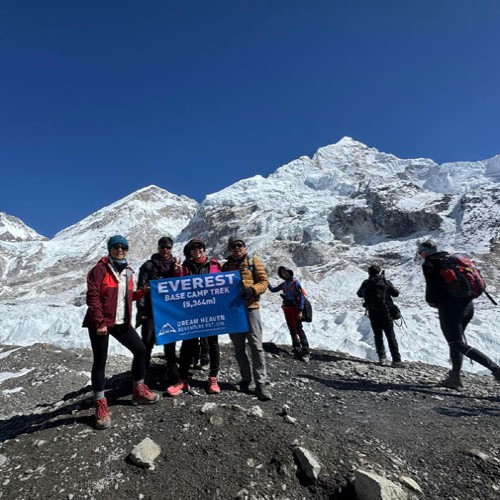 Group join everest base camp trek