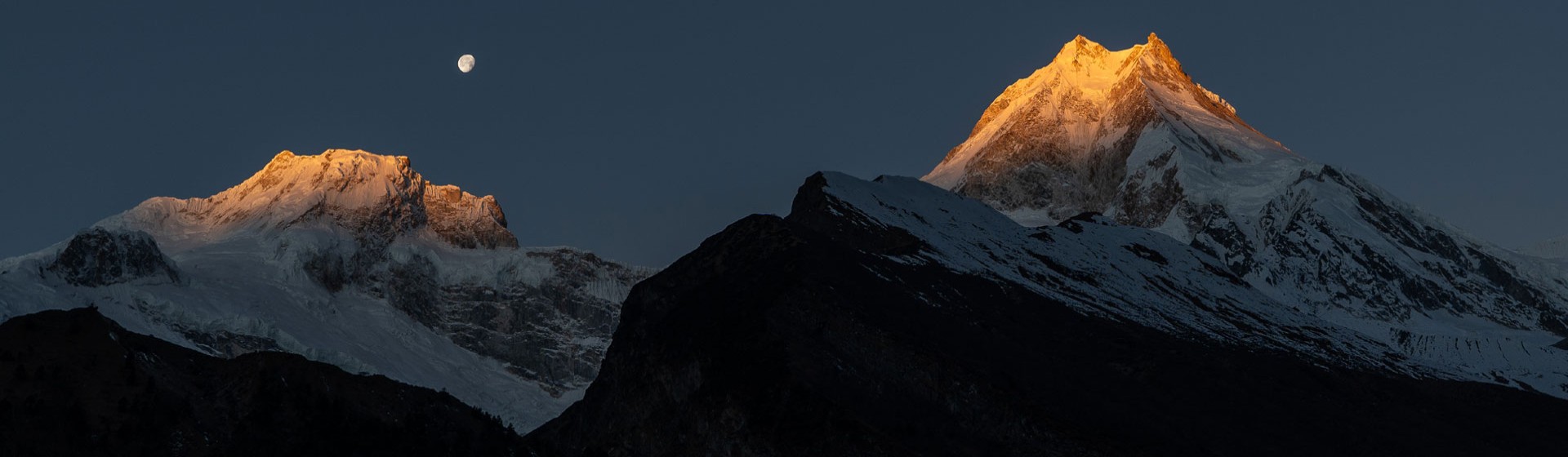 Manaslu and Annapurna Circuit combined trek route with Himalayan mountain view