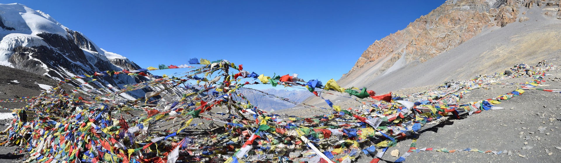 Thorong la pass in Annapurna circuit trek trail