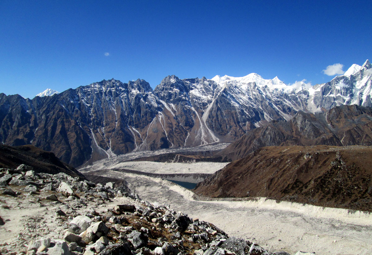 December manaslu trek with view