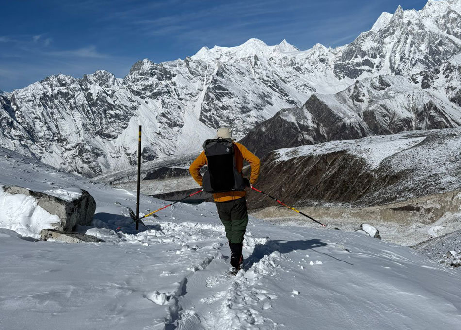 Dream Heaven Adventure client in snow with Mount Manaslu in the background