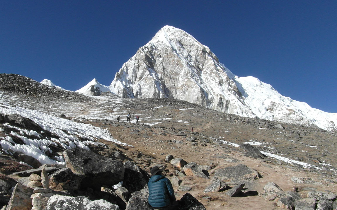 Trekkers acclimatizing in Dingboche on the Everest Base Camp Trek