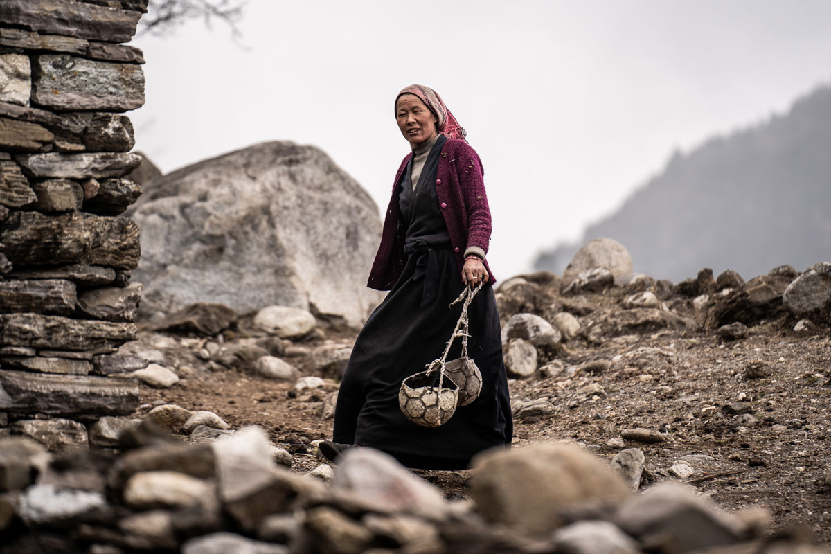 Local people along the Manaslu Circuit trekking route