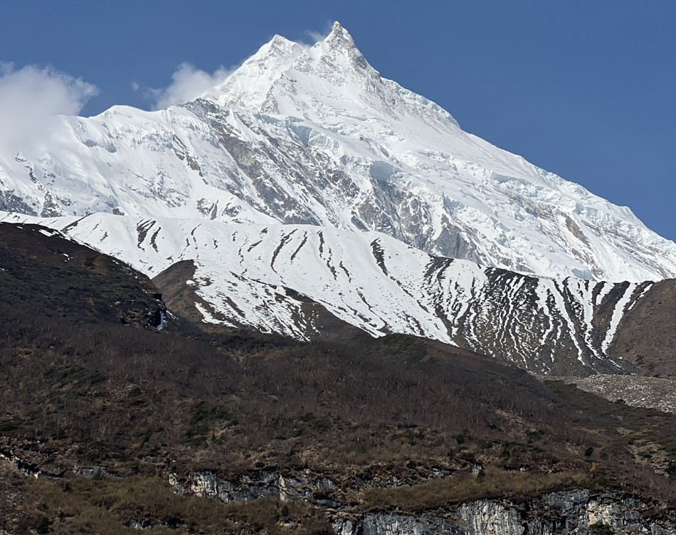 Clear mountain views on the Manaslu Circuit during the main trekking season