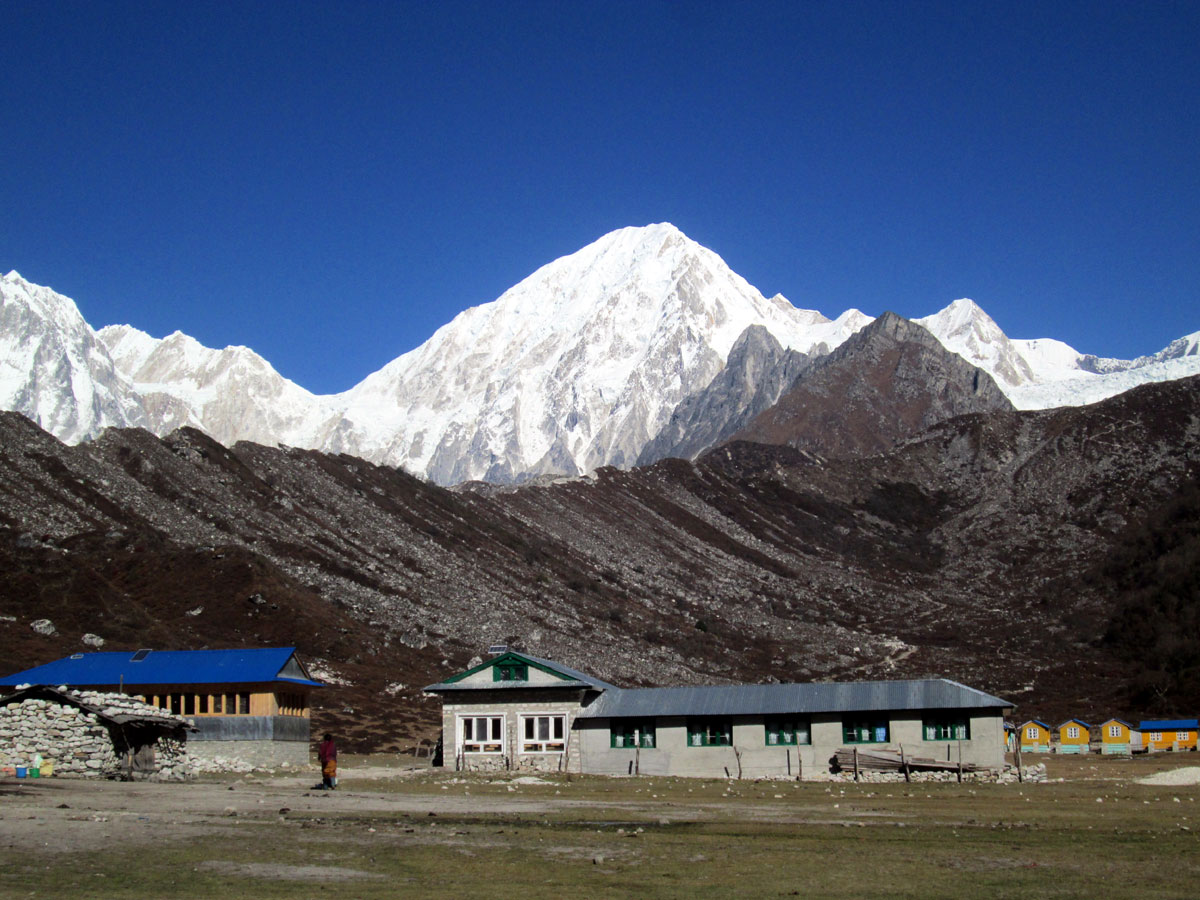 Manaslu trek tea house and mountain scenery