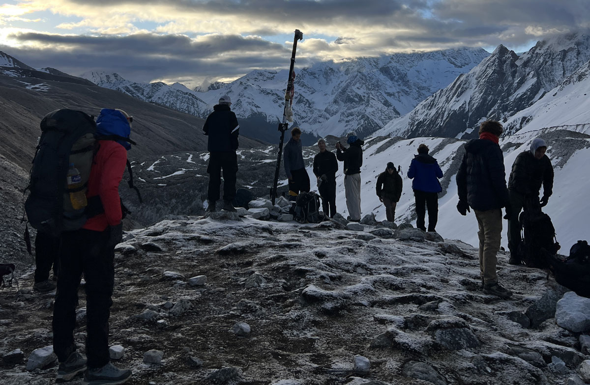 Trekkers on the high-altitude trail from Samdo to Dharmasala