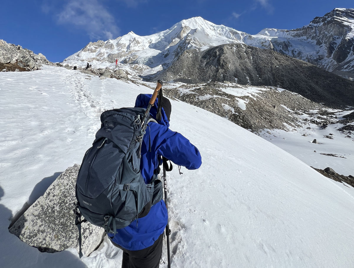 Solo female trekker walking on the Manaslu Circuit trail