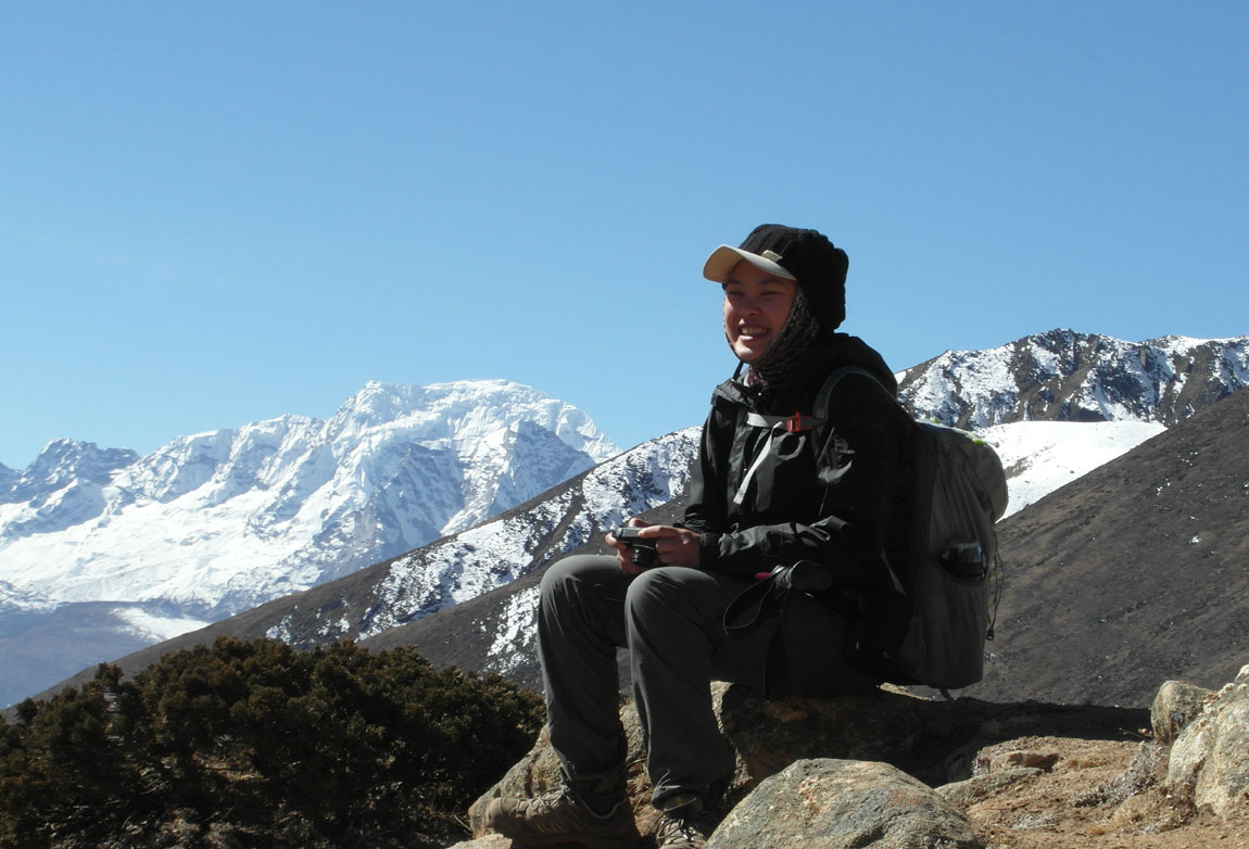 Trekkers resting on the way to Everest Base Camp