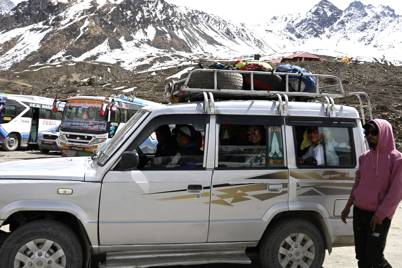 Travelers with jeep on the road to Upper Mustang near Kagbeni